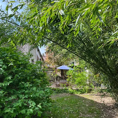 Le Clos Des Lilas Couette-café 3*