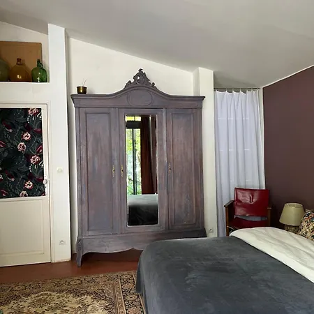 Гостевой дом Le Clos Des Lilas Montreuil-aux-Lions